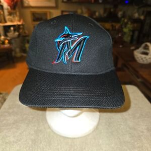 Black Miami Marlins Cap M L B